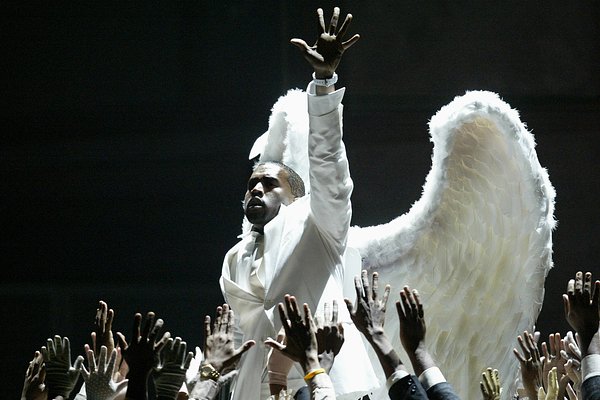 Канье Уэст лишился миллиардов и разрушил карьеру из-за психического расстройства